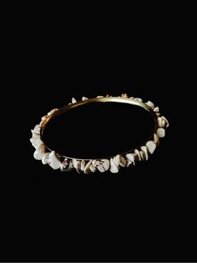 Raw White Howlite Chip + Gold-Tone Bangle Bracelet